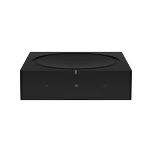 Ein schwarzer, rechteckiger Soundreference Sonos Amp Verstärker wird von vorne vor einem weißen Hintergrund gezeigt.