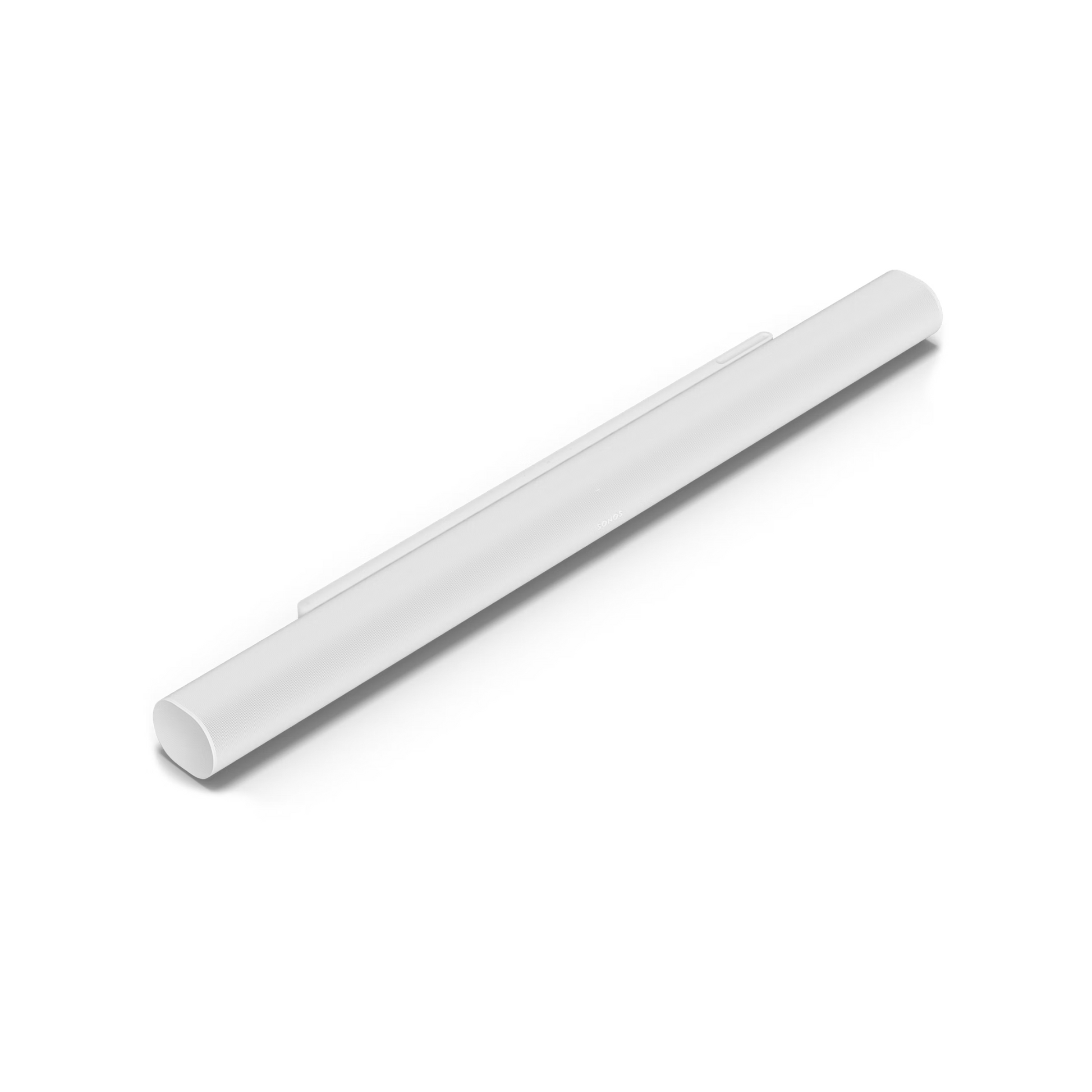 Eine weiße, zylindrische Sonos Arc Ultra Soundbar mit einer flachen Seite wird auf einem schlichten Hintergrund gezeigt. Ihr minimalistisches Design und die glatten Kanten verfügen über die Sound Motion™ Technologie für kristallklare Dialoge.