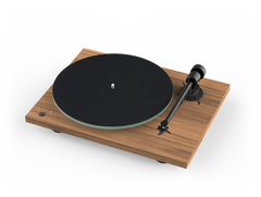 Der Pro-Ject T1 Phono SB Plattenspieler in Walnuss mit Holz-Basis, schwarzem Plattenteller und seitlichem Tonarm - perfekt für Vinyl-Liebhaber und Freunde hochwertiger audiophiler Technik.