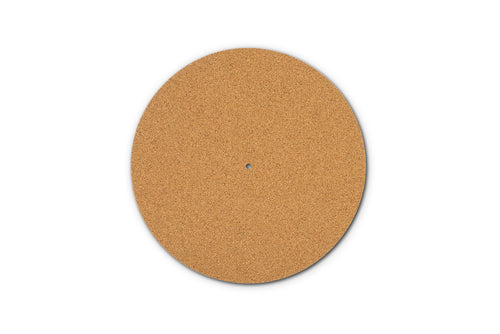 Die Pro-Ject Cork it in Kork ist eine runde Kork-Tellermatte mit einem kleinen Loch in der Mitte, perfekt für Vinyl-Liebhaber. Abgebildet auf einem schlichten weißen Hintergrund.