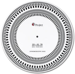 Der weis Pro-Ject Strobe it verfügt über schwarze rechteckige Ringe für Plattenspieler Geschwindigkeitskontrolle. Markiert für 33⅓, 45, und 78 RPM; äußerer Ring für 50Hz, innerer Ring für 60Hz.