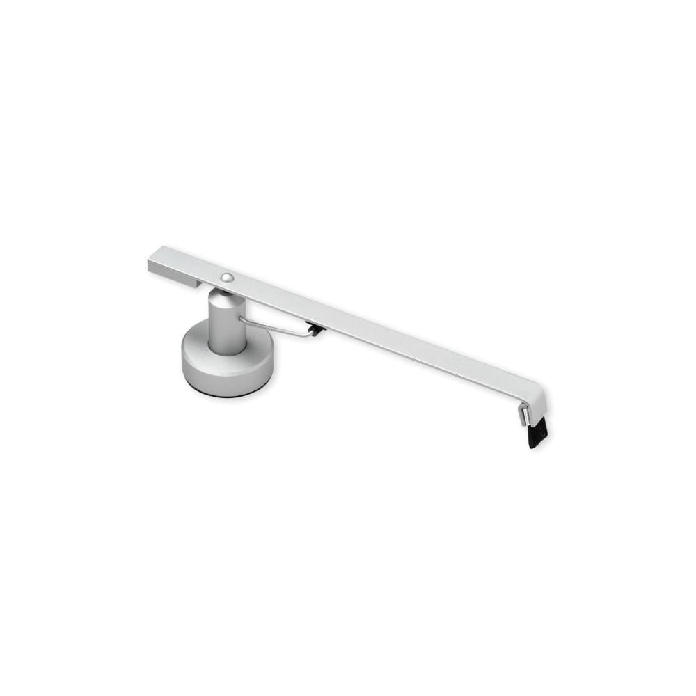 Der Pro-Ject Sweep it E in Silber verfügt über einen schlanken, modernen verlängerten Arm und eine runde Basis - ideal für die Staubentfernung in Räumen, in denen Ihr Schallplattenspieler aufbewahrt wird.