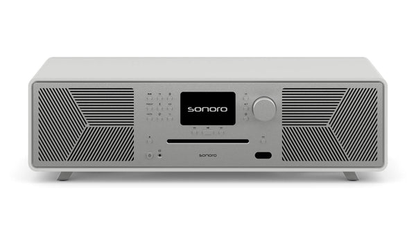 Ein modernes, rechteckiges Sonoro Meisterstück (Gen.2) Audiosystem in Weiß (matt)-Silber, ausgestattet mit zentralem Digitaldisplay, Bedientasten, großem Drehknopf, seitlichen Lautsprechergittern, CD-Einschub, Dynamic Bass Funktion und kleinen Füßen.